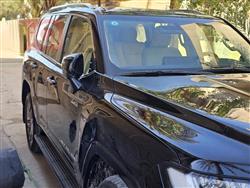 تۆیۆتا لاند کروزەر